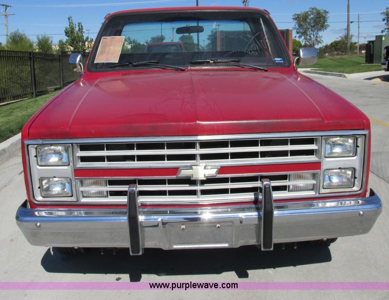 image for item F5320 1987 Chevrolet Silverado C10 pickup truck