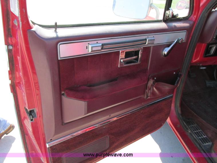 image for item F5320 1987 Chevrolet Silverado C10 pickup truck