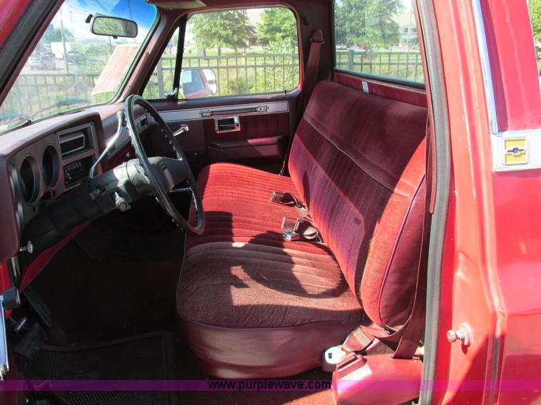 image for item F5320 1987 Chevrolet Silverado C10 pickup truck