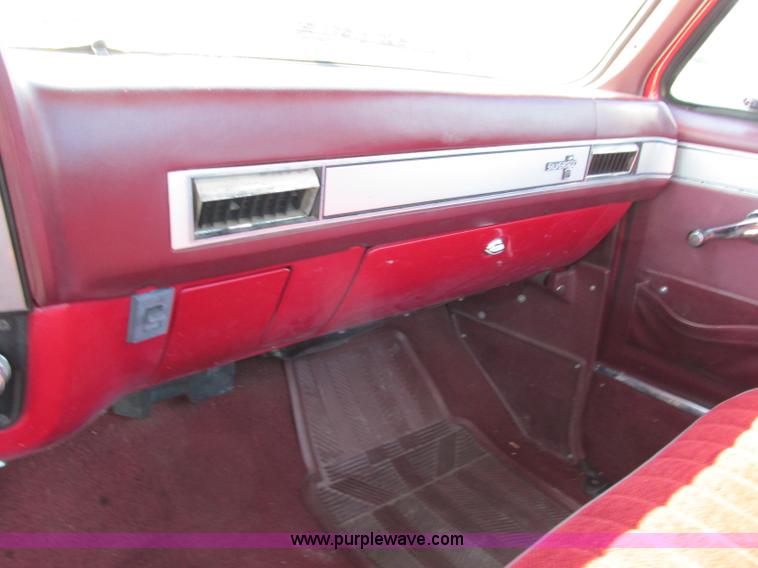 image for item F5320 1987 Chevrolet Silverado C10 pickup truck