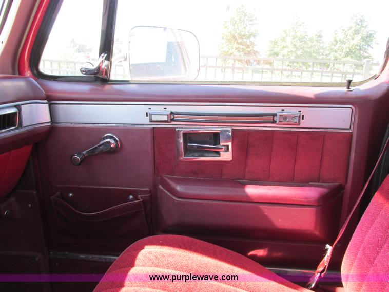 image for item F5320 1987 Chevrolet Silverado C10 pickup truck