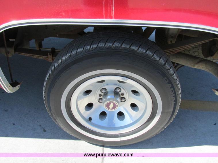 image for item F5320 1987 Chevrolet Silverado C10 pickup truck