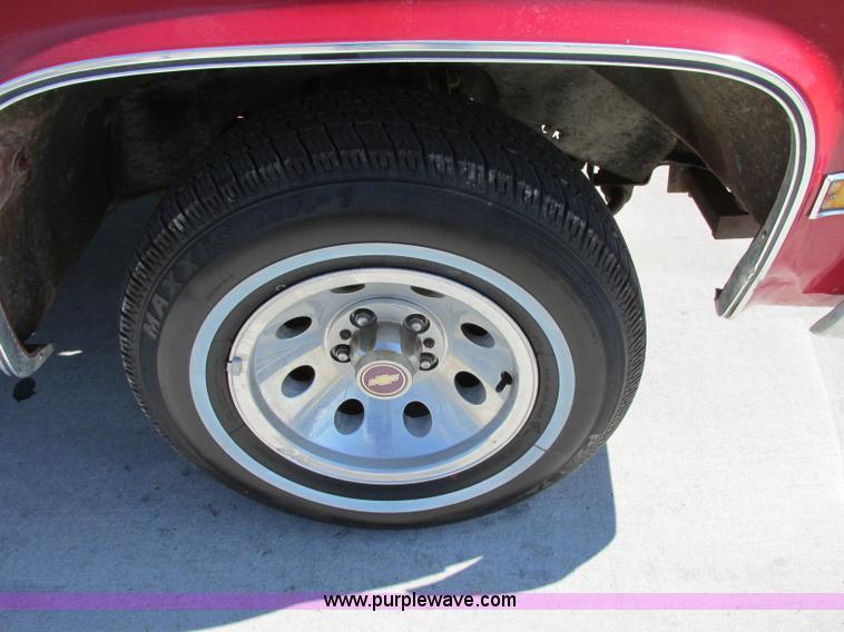 image for item F5320 1987 Chevrolet Silverado C10 pickup truck