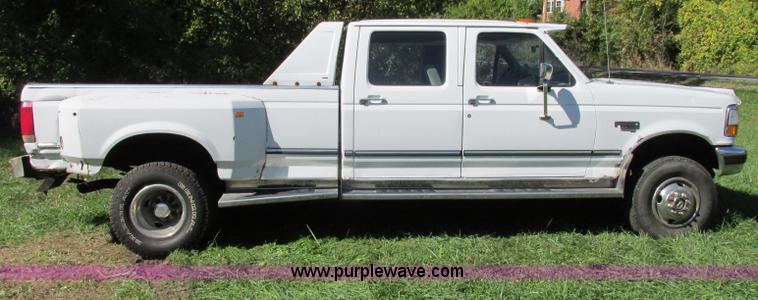 image for item F5322 1995 Ford F350 XLT Crew Cab pickup truck