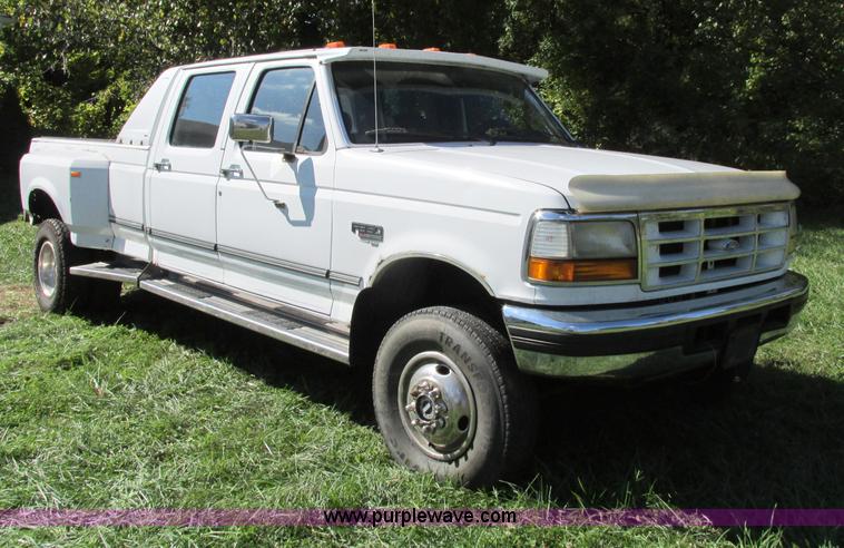 image for item F5322 1995 Ford F350 XLT Crew Cab pickup truck