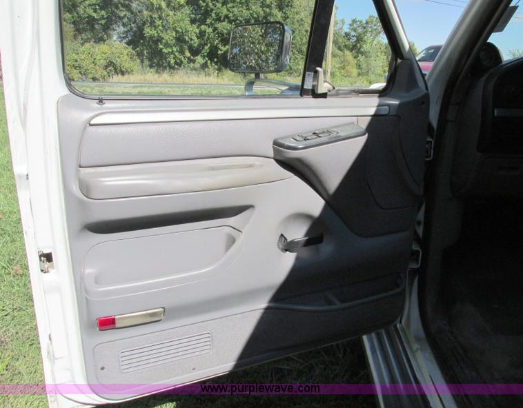 image for item F5322 1995 Ford F350 XLT Crew Cab pickup truck