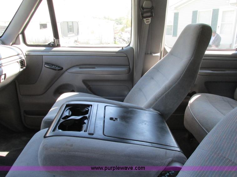 image for item F5322 1995 Ford F350 XLT Crew Cab pickup truck