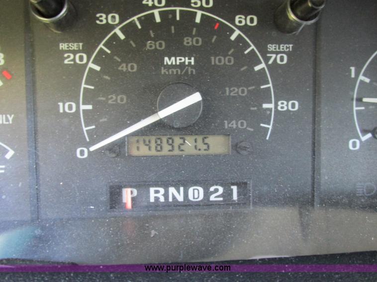 image for item F5322 1995 Ford F350 XLT Crew Cab pickup truck