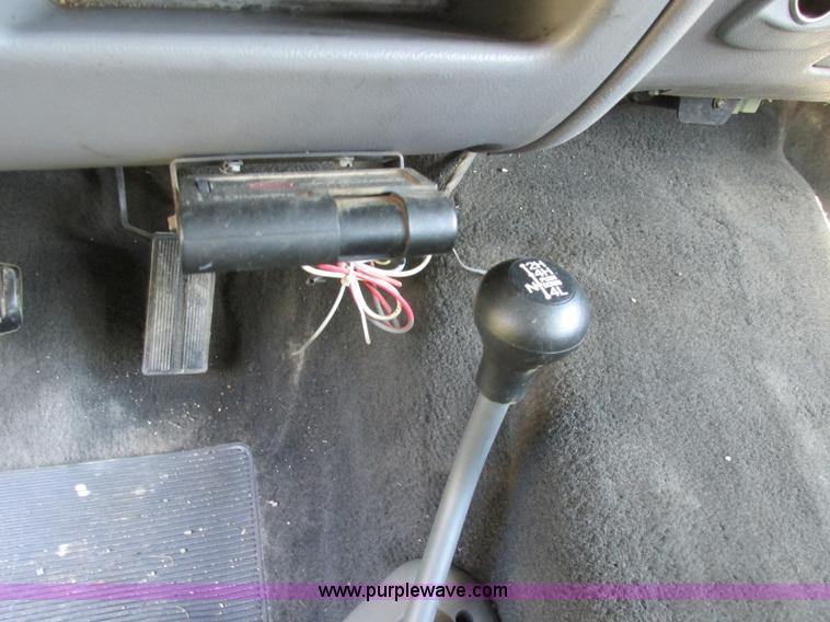 image for item F5322 1995 Ford F350 XLT Crew Cab pickup truck