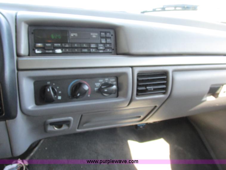 image for item F5322 1995 Ford F350 XLT Crew Cab pickup truck