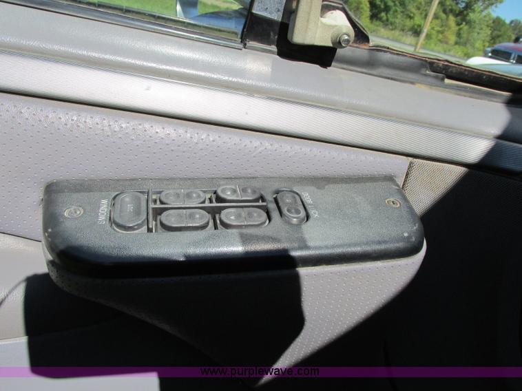 image for item F5322 1995 Ford F350 XLT Crew Cab pickup truck