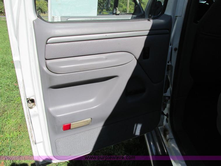 image for item F5322 1995 Ford F350 XLT Crew Cab pickup truck