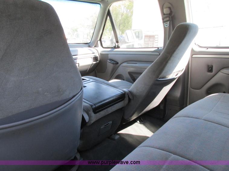 image for item F5322 1995 Ford F350 XLT Crew Cab pickup truck