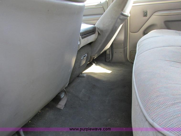 image for item F5322 1995 Ford F350 XLT Crew Cab pickup truck