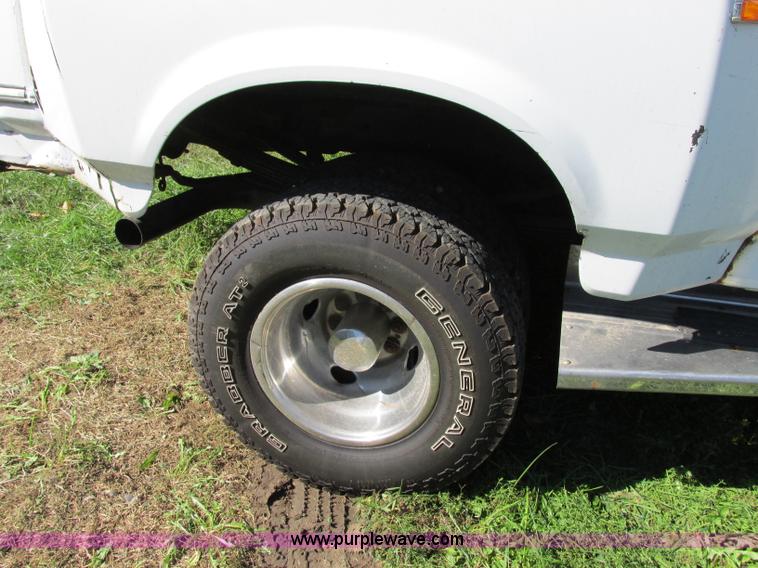 image for item F5322 1995 Ford F350 XLT Crew Cab pickup truck