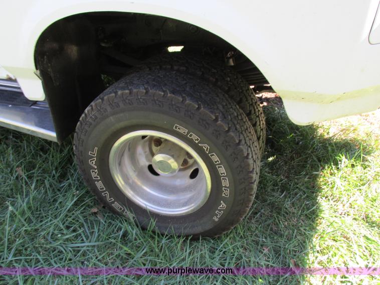 image for item F5322 1995 Ford F350 XLT Crew Cab pickup truck