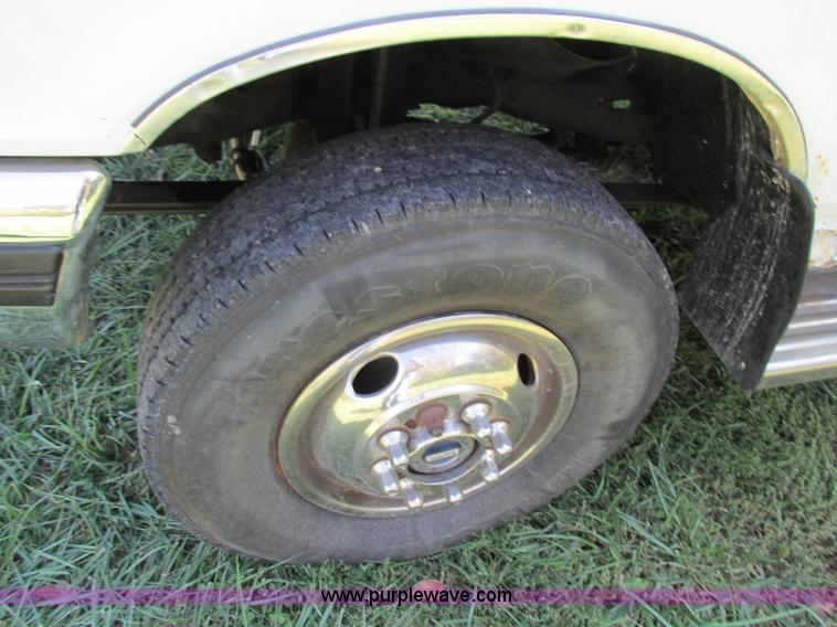 image for item F5322 1995 Ford F350 XLT Crew Cab pickup truck