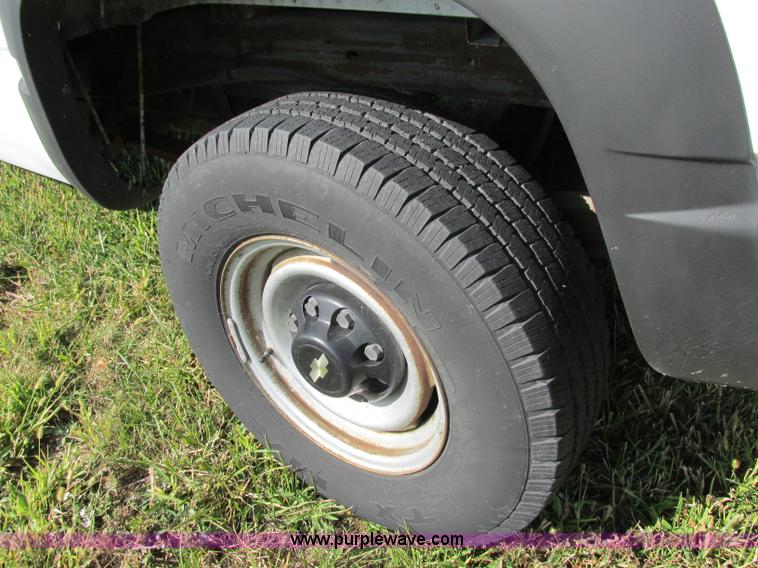 image for item F5323 1999 Chevrolet 2500 pickup truck