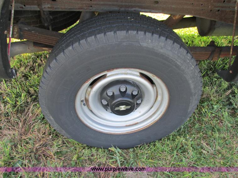 image for item F5323 1999 Chevrolet 2500 pickup truck