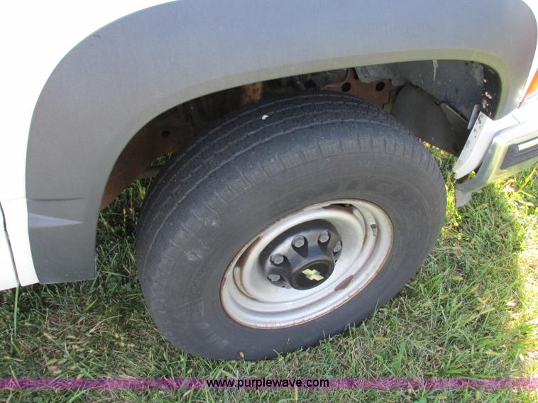 image for item F5323 1999 Chevrolet 2500 pickup truck