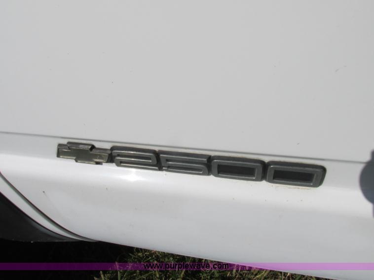 image for item F5323 1999 Chevrolet 2500 pickup truck