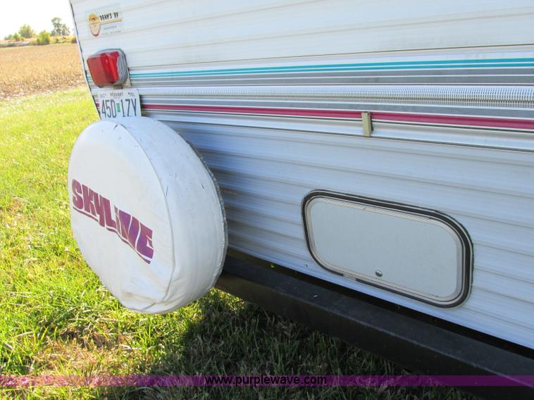image for item F5325 1995 Skyline Nomad 2591 25' camper
