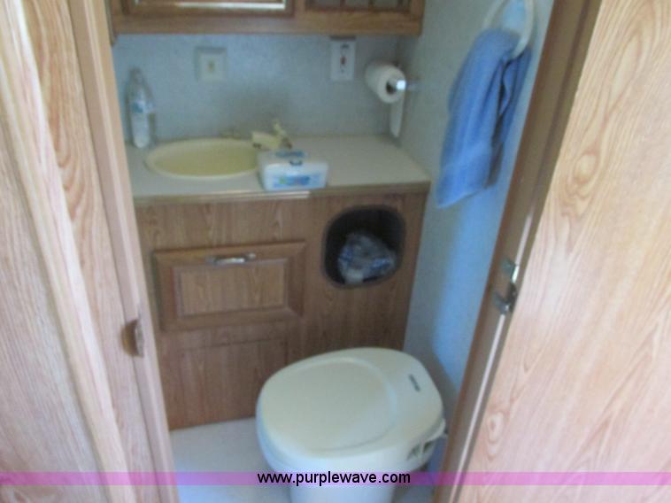 image for item F5325 1995 Skyline Nomad 2591 25' camper