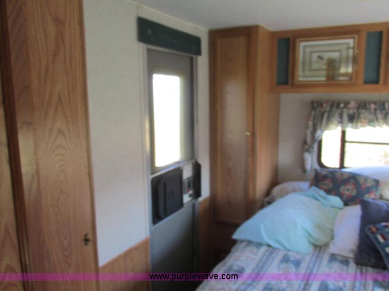 image for item F5325 1995 Skyline Nomad 2591 25' camper