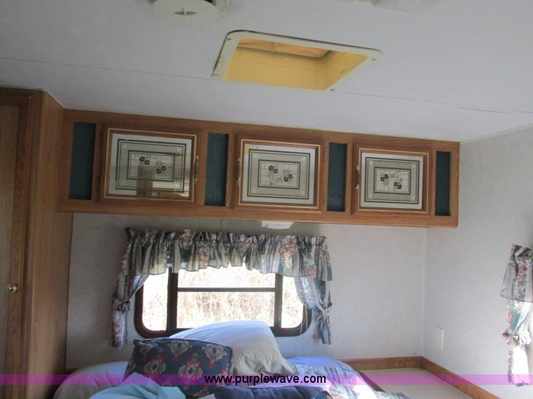 image for item F5325 1995 Skyline Nomad 2591 25' camper