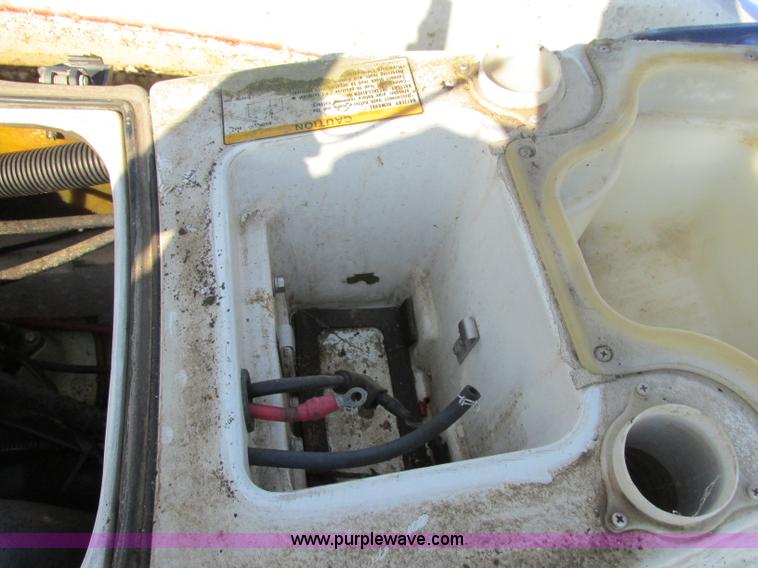 image for item F5350 1995 Yamaha Wave Raider personal watercraft