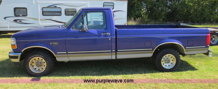 image for item F6704 1995 Ford F150 XLT pickup truck