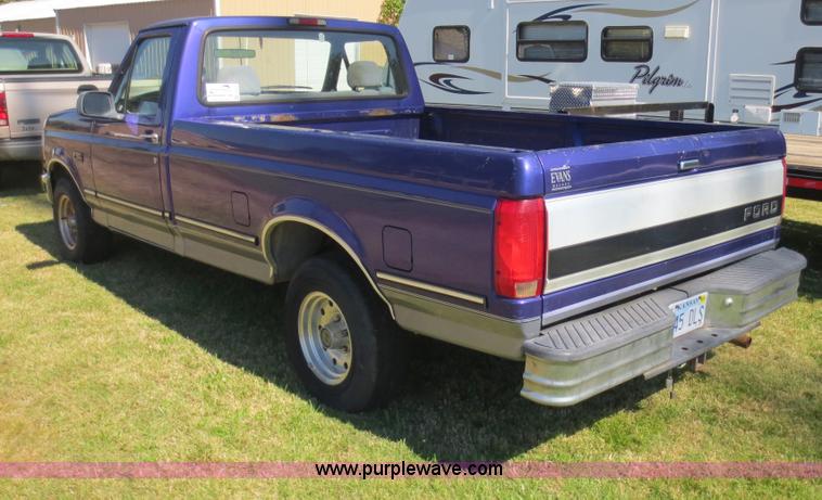 image for item F6704 1995 Ford F150 XLT pickup truck