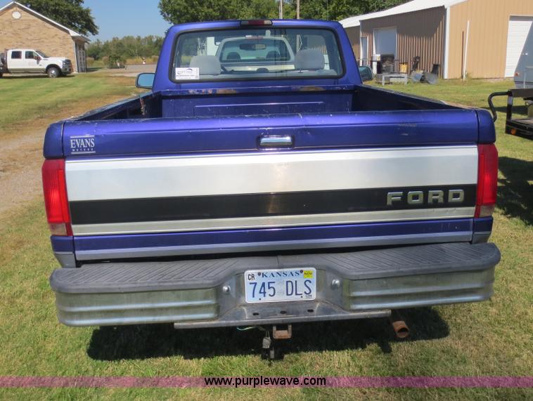 image for item F6704 1995 Ford F150 XLT pickup truck