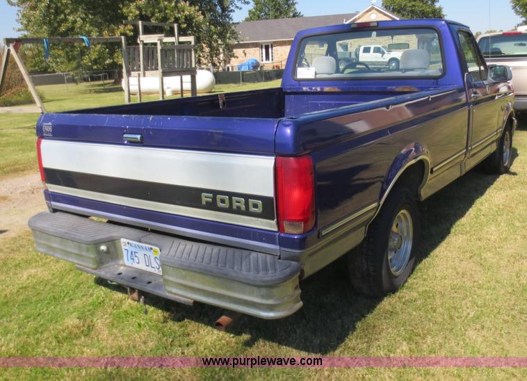 image for item F6704 1995 Ford F150 XLT pickup truck