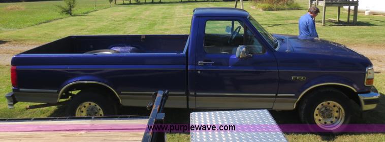 image for item F6704 1995 Ford F150 XLT pickup truck