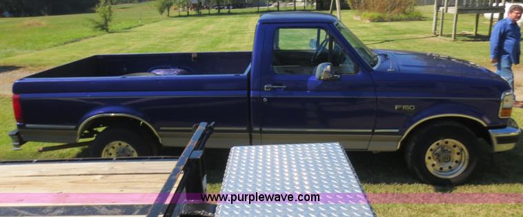 image for item F6704 1995 Ford F150 XLT pickup truck