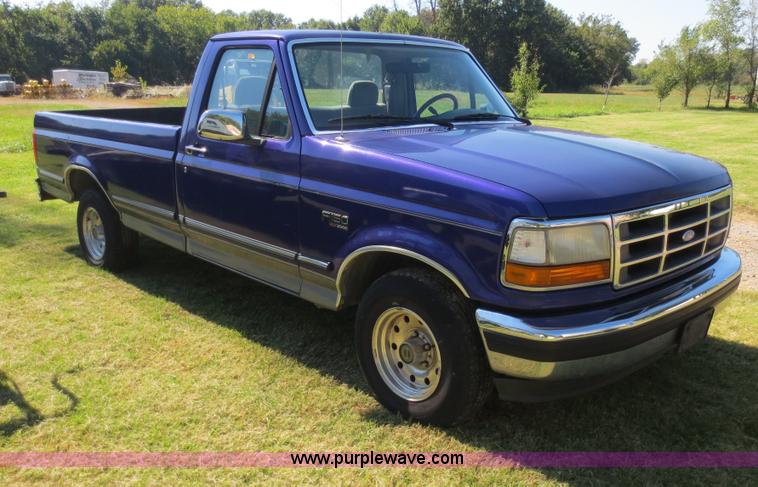 image for item F6704 1995 Ford F150 XLT pickup truck