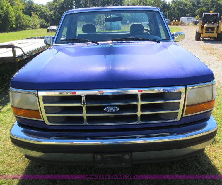 image for item F6704 1995 Ford F150 XLT pickup truck