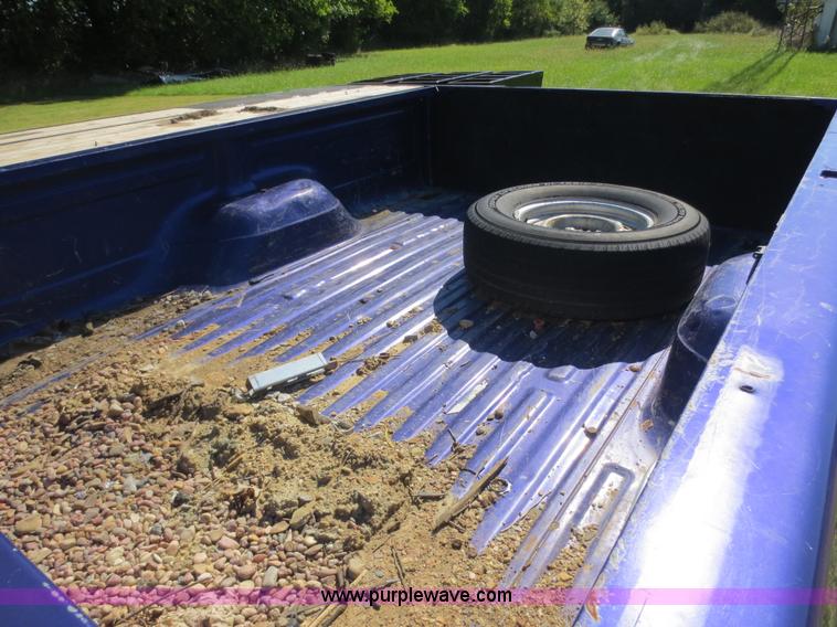 image for item F6704 1995 Ford F150 XLT pickup truck