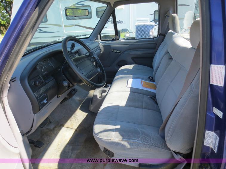image for item F6704 1995 Ford F150 XLT pickup truck