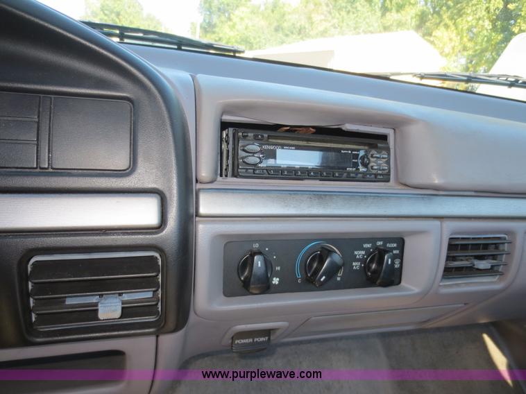 image for item F6704 1995 Ford F150 XLT pickup truck