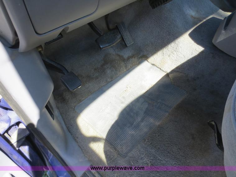 image for item F6704 1995 Ford F150 XLT pickup truck