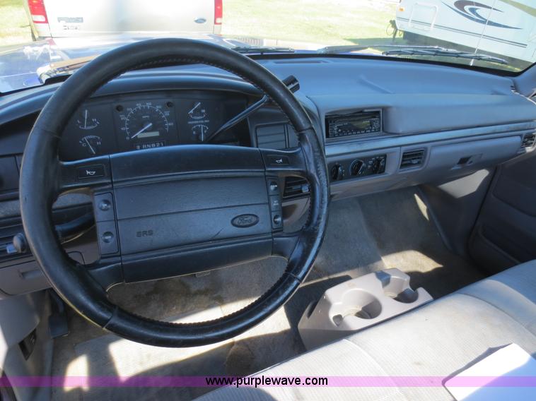 image for item F6704 1995 Ford F150 XLT pickup truck