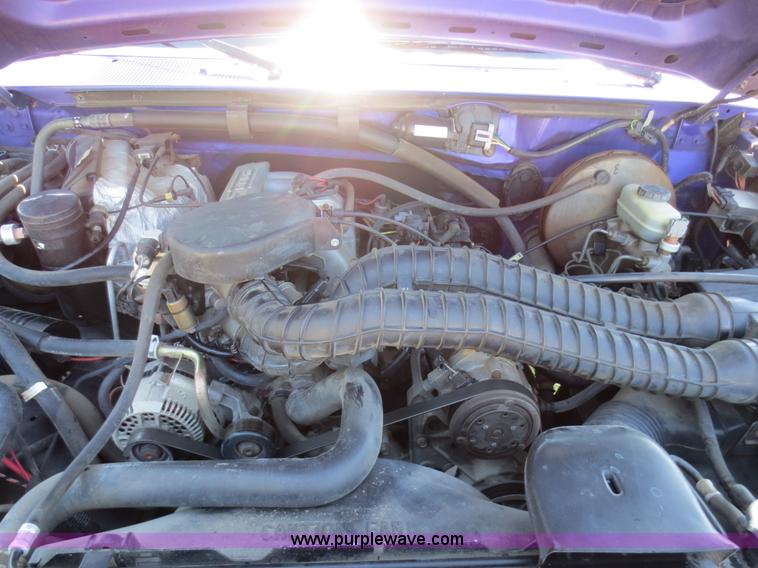 image for item F6704 1995 Ford F150 XLT pickup truck