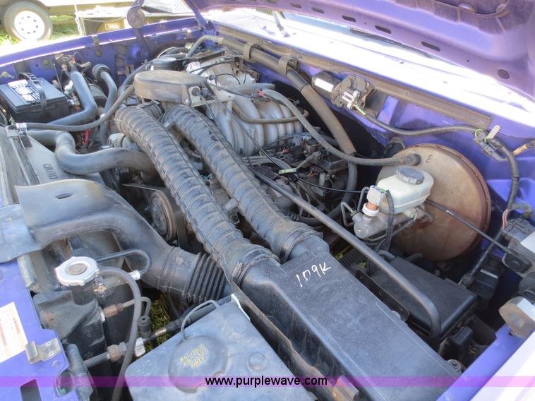 image for item F6704 1995 Ford F150 XLT pickup truck