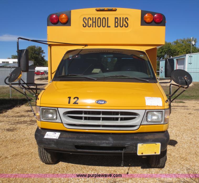 image for item F6720 1999 Ford 800 school bus