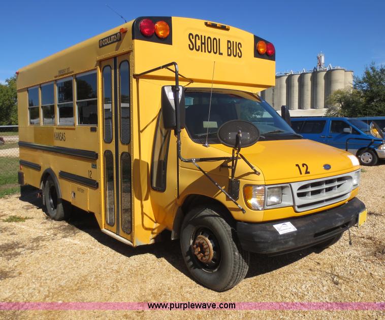 image for item F6720 1999 Ford 800 school bus