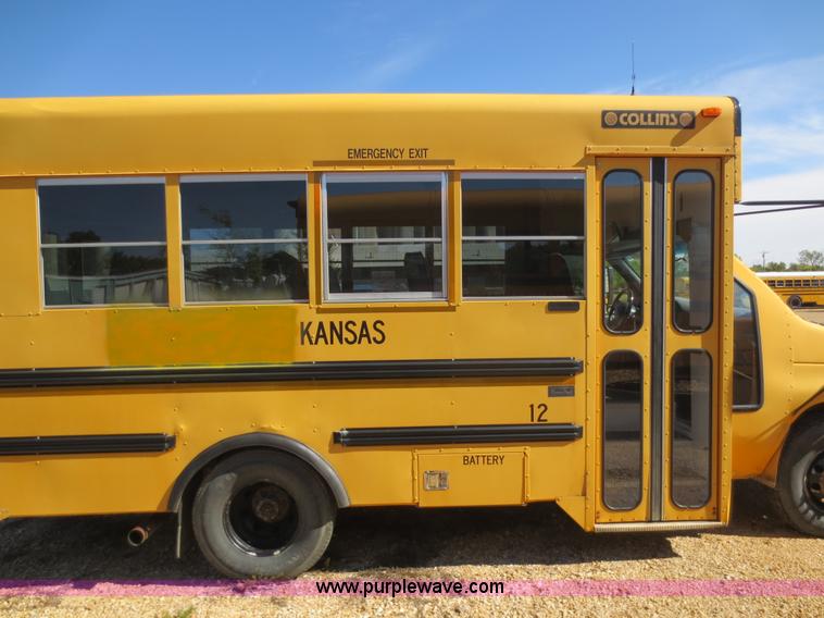 image for item F6720 1999 Ford 800 school bus
