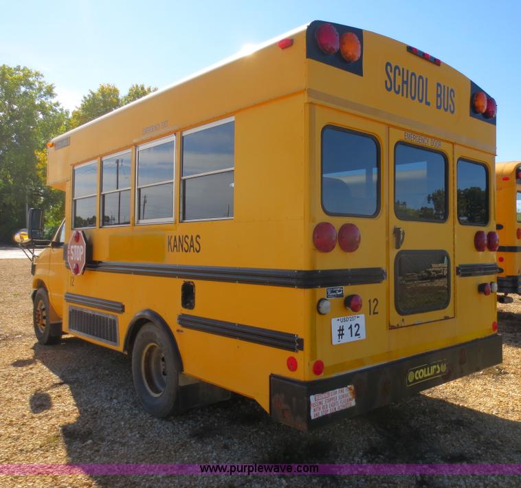 image for item F6720 1999 Ford 800 school bus