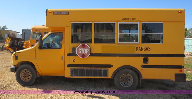 image for item F6720 1999 Ford 800 school bus